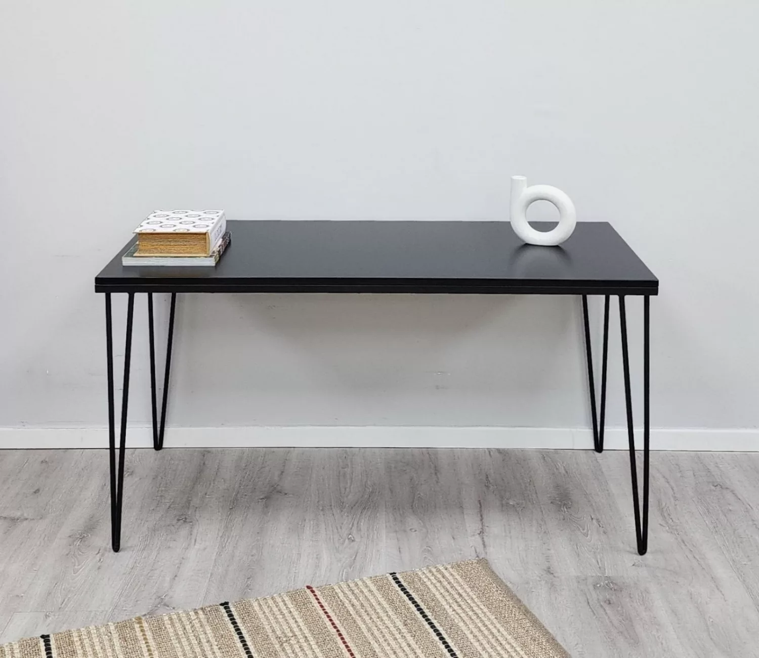 שולחן עבודה שחור
