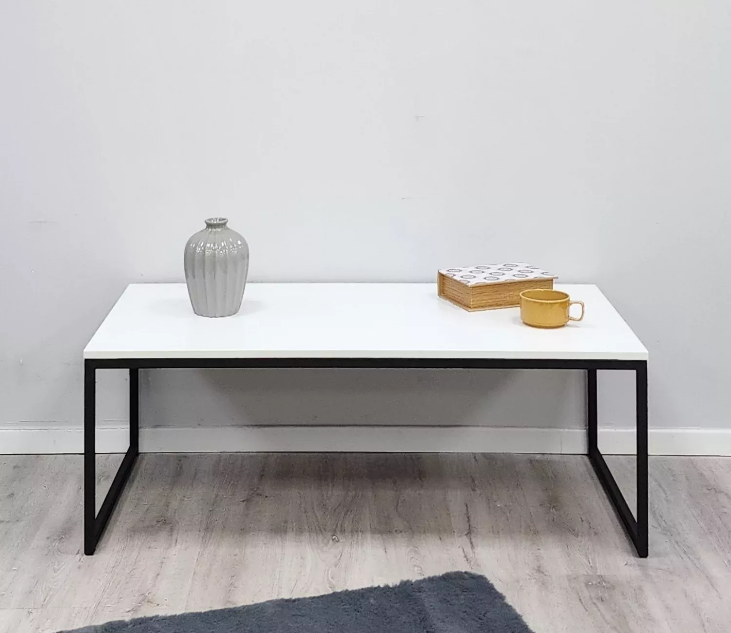 White | שולחן מלבני בגוון לבן
